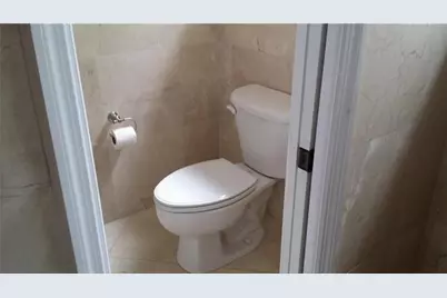 9510 NW 82nd St, Tamarac, FL 33321 - Photo 10