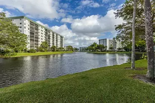 2307 S Cypress Bend Dr, Pompano Beach, FL 33069 - Photo 32