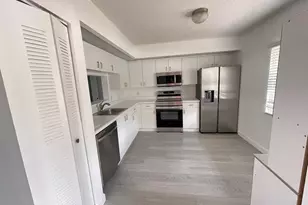 13700 SW 11th St, Pembroke Pines, FL 33027 - Photo 4