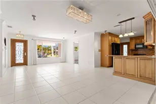 2325 NE 9th St, Pompano Beach, FL 33062 - Photo 2