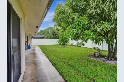 7380 NW 39th St, Lauderhill, FL 33319 - Photo 6