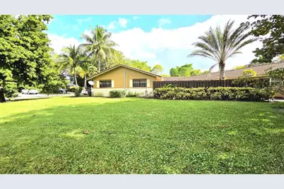 10390 NW 36th St, Coral Springs, FL 33065 - Photo 8
