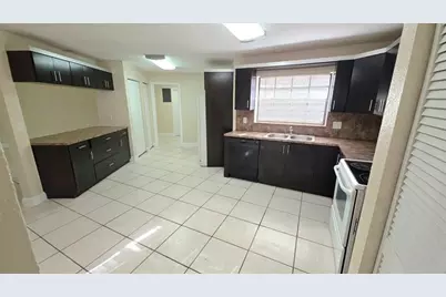 10390 NW 36th St, Coral Springs, FL 33065 - Photo 4