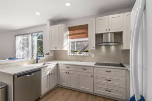 527 NW 87th Ln, Coral Springs, FL 33071 - Photo 10