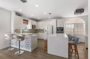 527 NW 87th Ln, Coral Springs, FL 33071 - Photo 8