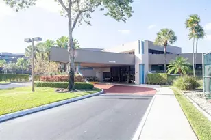 900 Colony Point Cir, Pembroke Pines, FL 33026 - Photo 52