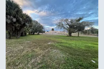 605 N 8th St, Fort Pierce, FL 34950 - Photo 1