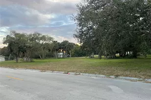 605 N 8th St, Fort Pierce, FL 34950 - Photo 8