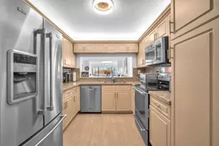 10738 W Clairmont Cir, Fort Lauderdale, FL 33321 - Photo 8