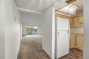 1010 Country Club Dr, Margate, FL 33063 - Photo 8