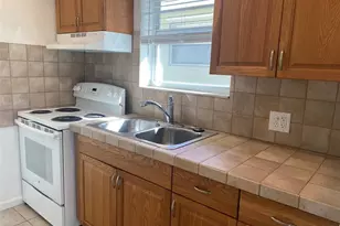 1629 NE 34th Ln, Oakland Park, FL 33334 - Photo 4