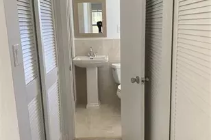 1629 NE 34th Ln, Oakland Park, FL 33334 - Photo 10