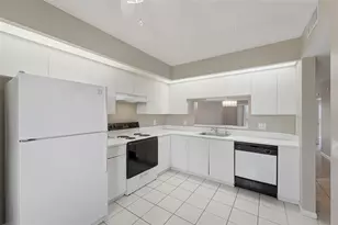 1301 SW 142nd Ave, Pembroke Pines, FL 33027 - Photo 8