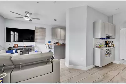 150  Jacaranda Country Club Dr, Unit #200, Plantation, FL 33324 - Photo 16