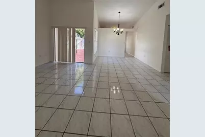 19783 NW 64th Pl, Hialeah, FL 33015 - Photo 4