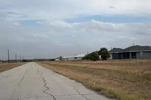 305 Song Ct, Banyan Village, FL 33935 - Photo 12