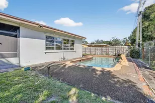 121 NW 77th Way, Pembroke Pines, FL 33024 - Photo 32