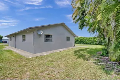9516 NW 80th Ct, Tamarac, FL 33321 - Photo 12