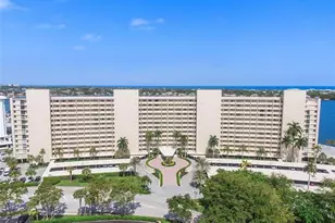 136 Lakeshore Dr, North Palm Beach, FL 33408 - Photo 1