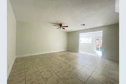 8010 SW 7th St, North Lauderdale, FL 33068 - Photo 12