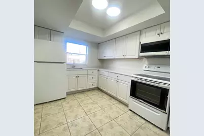 8010 SW 7th St, North Lauderdale, FL 33068 - Photo 4