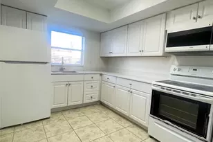 8010 SW 7th St, North Lauderdale, FL 33068 - Photo 4