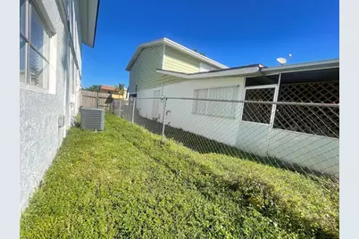 8010 SW 7th St, North Lauderdale, FL 33068 - Photo 20