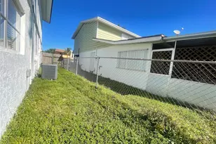 8010 SW 7th St, North Lauderdale, FL 33068 - Photo 20