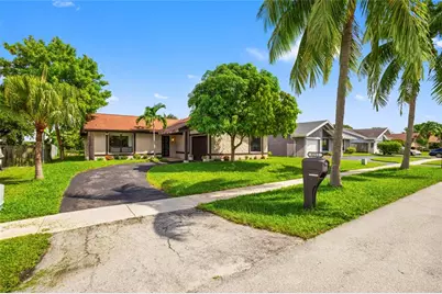 8211 SW 13th Ct, North Lauderdale, FL 33068 - Photo 2