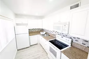 2710 Riverside Dr, Coral Springs, FL 33065 - Photo 4