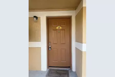 320 E Palm Circle #320, Pembroke Pines, FL 33025 - Photo 1