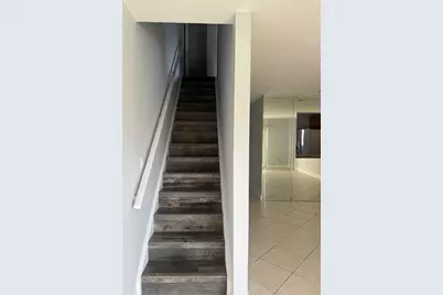 320 E Palm Cir E, Unit #320, Pembroke Pines, FL 33025 - Photo 4