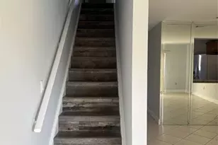 320 E Palm Cir E Unit, Pembroke Pines, FL 33025 - Photo 4