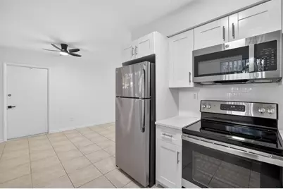 1821  Middle River Dr, Unit #8, Fort Lauderdale, FL 33305 - Photo 4