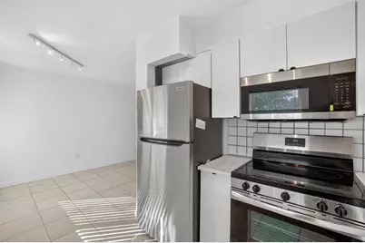 1821  Middle River Dr, Unit #11, Fort Lauderdale, FL 33305 - Photo 4