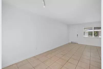 1821  Middle River Dr, Unit #11, Fort Lauderdale, FL 33305 - Photo 12