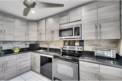 7951  Eastlake Dr, Unit #D, Boca Raton, FL 33433 - Photo 10