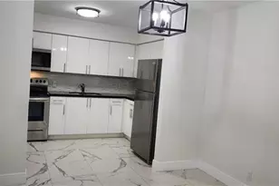 900 SW 11th St, Hallandale Beach, FL 33009 - Photo 12