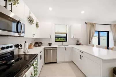 659 NW 204th St, Miami, FL 33169 - Photo 6