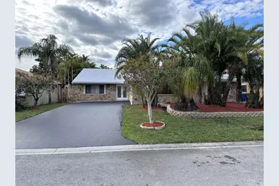 676 NW 107th Ln, Coral Springs, FL 33071 - Photo 1