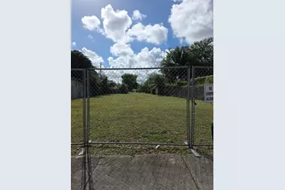 1810 NW 84th St, Miami, FL 33147 - Photo 2