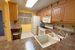 9501 Seagrape Dr, Davie, FL 33324 - Photo 4