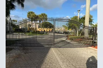 1952  Discovery Cir E, Deerfield Beach, FL 33442 - Photo 2