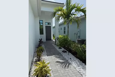 187 SE Via Sangro, Port Saint Lucie, FL 34952 - Photo 2