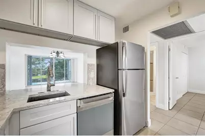 9430  Poinciana Pl, Unit #415, Davie, FL 33324 - Photo 8