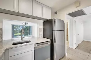 9430 Poinciana Pl, Davie, FL 33324 - Photo 8