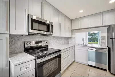 9430  Poinciana Pl, Unit #415, Davie, FL 33324 - Photo 6