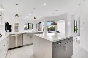 10595 S Lago Vista Cir, Parkland, FL 33076 - Photo 14