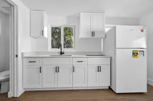 621 SE 1st St, Hialeah, FL 33010 - Photo 36