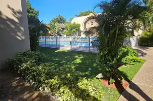 959 SE 2nd Ave, Deerfield Beach, FL 33441 - Photo 2